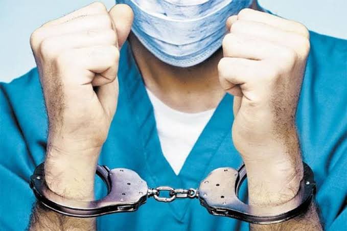 <a href="/SbhttnAydin/">Sabahattin Aydın</a> Samsun’da yerel bir hastane serbest çalışan plastik cerrahlarla sözleşme imzalayabilmek için kadrosuna plastik cerrahi branşı almak istedi. Kadroyu verecek hastane ile anlaştı ve sağlık bakanlığına başvurdu. Dosya 3 ay sağlık bakanlığında bekletildi ve nihayet KDK toplantısı