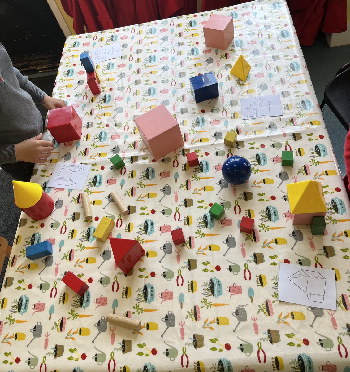 2D/3D shape provision from today. 🎲🏀

Counting sides with the magnetic shapes and model making with the 3D shapes. 🤩

3D shapes are fat not flat… a cone is like a party hat… 😆

Anyone else know this poem inside out? 🤣

#edutwitter #eytalking #eytagteam #eyfs