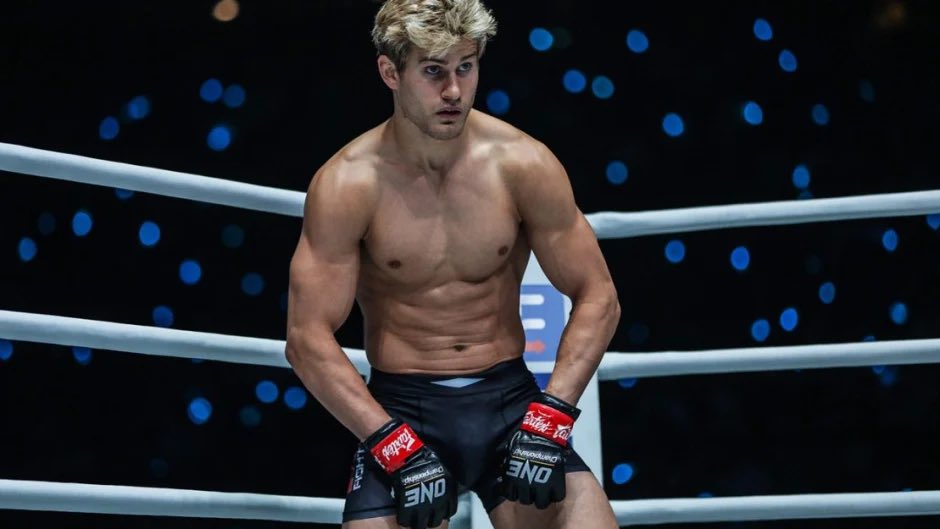 muscle_fitness's tweet image. SAGE NORTHCUTT LEARNED FROM MISTAKES ON HIS ROAD BACK TO ONE CHAMPIONSHIP
The “Super” MMA star is back after four years and only has victory on his mind.
By Scott 'Future' Felstead . Read article muscleandfitness.com/athletes-celeb… @muscle_fitness @sagenorthcutt #extremesports #mma #mmanews