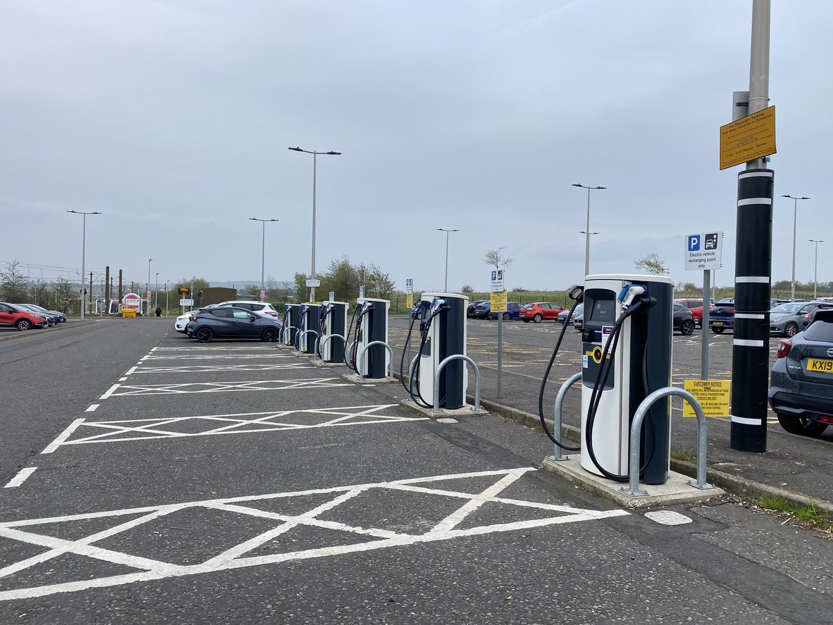 dramage2's tweet photo. @EdinburghLive_ @scottishgreens  @Edinburgh_CC 
@ScottishLabour 
@councillorscottarthur
This is what happens when the cost of electricity is more than petrol 
#emptychargers https://t.co/w4h2nIvjdt