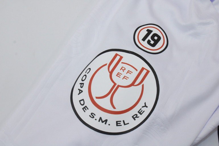 🚨SORTEO ESPECIAL COPA DEL REY🚨

La gente de <a href="/Ctinfo_17/">Ctinfo_17</a> y yo vamos de gandhis, así que vamos a regalar la camiseta que va a usar el Madrid en la final

Requisitos:

-Dar RT al tweet
-Seguir a <a href="/Ctinfo_17/">Ctinfo_17</a> 

Daremos el ganador el día de la final, suerte pequeñines🍀