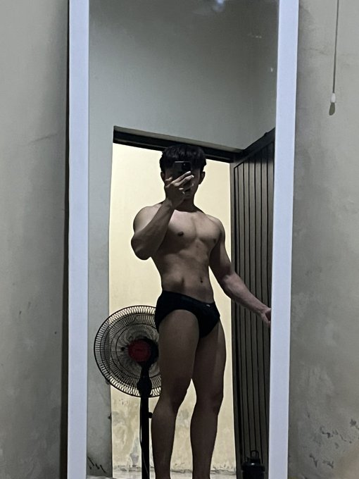 belum tidur sayang?? 🔥🖤 https://t.co/vyznAfXkAH