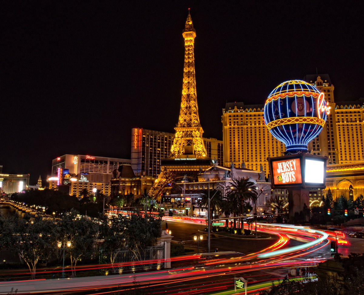 govesitora's tweet photo. "Get ready to experience the excitement of Las Vegas, USA! From dazzling casinos to electrifying shows, there's never a dull moment in this iconic city. Book your stay now at vesitora and discover the magic of Las Vegas. #LasVegas #USA #Travel" https://t.co/e7yLi47007