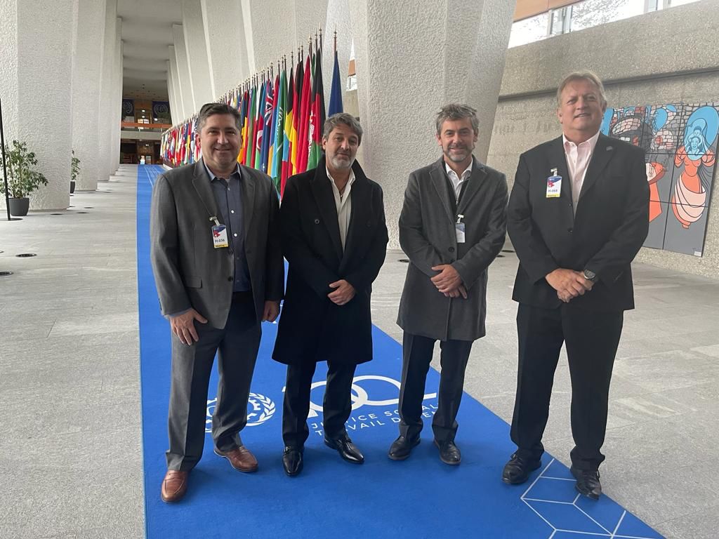 APLA PRESENTÓ EN LA OIT UN DOCUMENTO MUY CRÍTICO ANTE LA AMENAZA REAL DE LA INDUSTRIA PARA VOLAR CON UN SOLO PILOTO. VIDEO y la info es este link aviacionenargentina.com.ar/apla-presento-… <a href="/aplapilotos/">APLA</a>
<a href="/AviacionITF/">Aviación Civil ITF</a>
<a href="/IFALPA/">IFALPA</a> <a href="/oaci/">OACI</a> <a href="/IATA/">IATA</a> @CATT_Prensa <a href="/AgenciaTelam/">Agencia Télam</a> <a href="/AleRamosTN/">Alejandro Ramos</a> <a href="/OITArgentina/">OIT Argentina</a> abro hilo