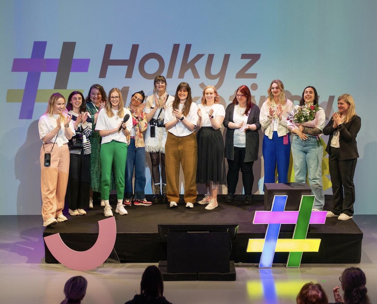 Tenhle tým ♥️ #HolkyzMarketingu a konference, co byla sold out za tři dny. Díky za komunitu, kterou po osmi letech máme. A ještě větší dík <a href="/An_Martinek/">Aneta Martinek</a>  a Lucii Audi za to, jak to vedou.
