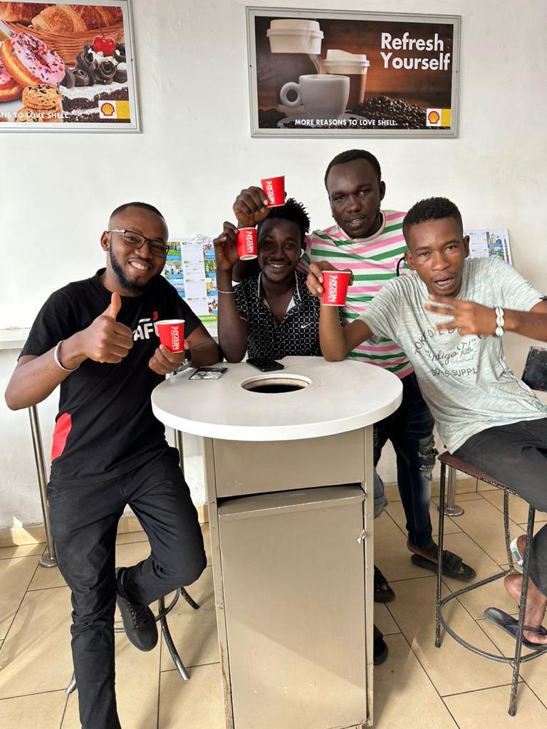 VivoEnergyMal's tweet image. 🌙🕌#Ramadan2023: retour en images🖼️ sur les ruptures du jeûne offertes en stations.
Un moment de pur partage pour tous nos clients qui ont été reçus avec du Nescafé et du Lipton. 🫖☕️