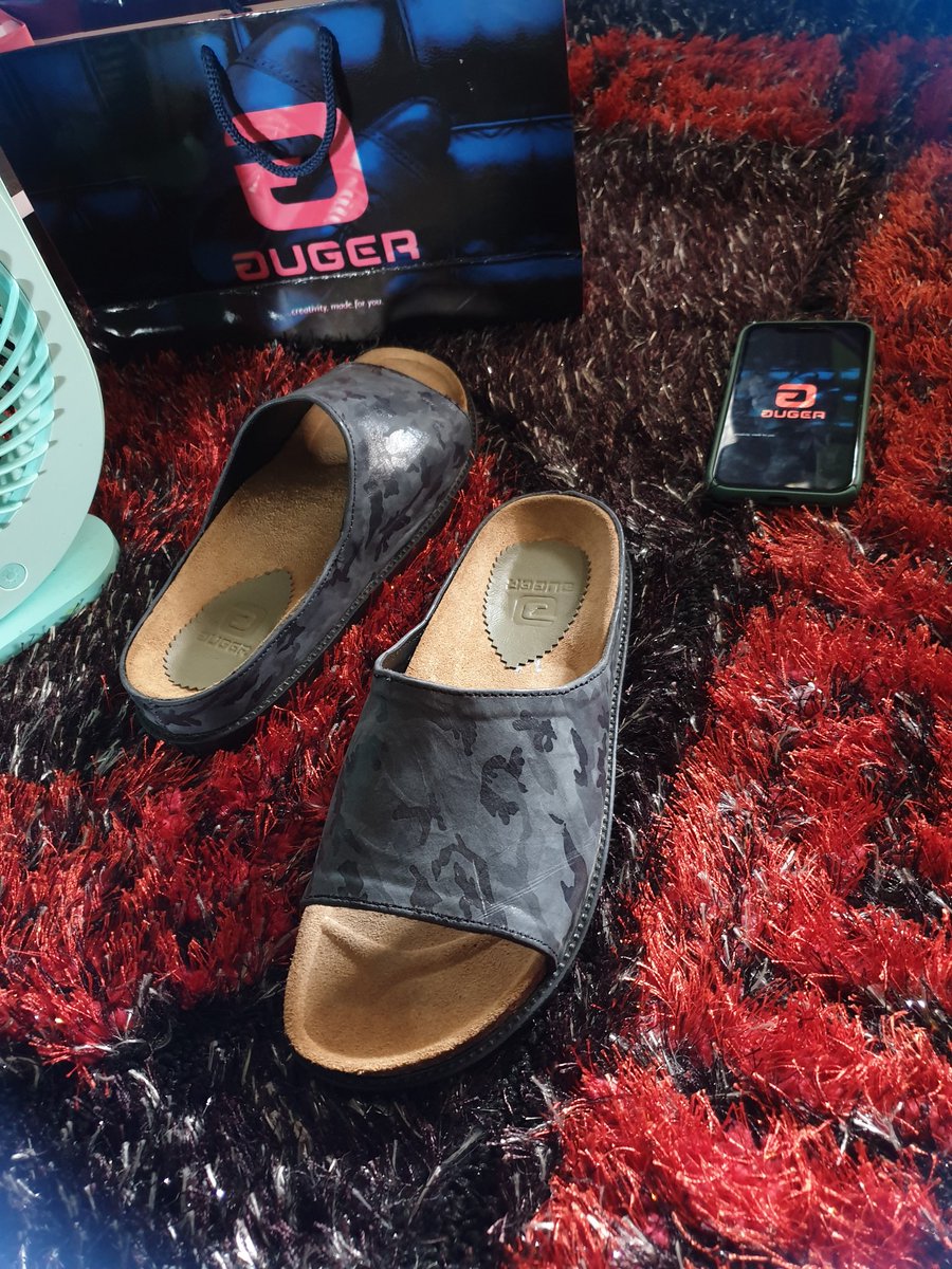 augercreative's tweet photo. Military leather on slides stock slip. 
#YetundeGold
#FlyGirlAt31

 #handmadeslippers 
#fashionbrand 
#stlyefashion

#augercreative https://t.co/vhpWxPCkaS