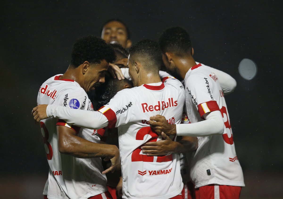 CentralDoBrega's tweet photo. Dívidas dos clubes da Série A, segundo a Sports Value:

- Atlético-MG - 1.571 bilhão
- Cruzeiro - R$ 1.053 bilhão
- Corinthians - R$ 910,4 milhões
- Palmeiras - R$ 875,8 milhões
- Internacional - R$ 865,7 milhões 
- Botafogo - R$ 729,5 milhões
- Fluminense - R$ 677,5 milhões
- Vasco - R$ 664,1 milhões
- São Paulo - R$ 586,6 milhões
- Santos - R$ 539,9 milhões
- Grêmio - R$ 518,1 milhões
- Bragantino - R$ 301,1 milhões
- Athletico-PR - R$ 285 milhões
- Bahia - R$ 284,3 milhões
- Flamengo - R$ 258,8 milhões
- Coritiba - R$ 237,5 milhões
- América-MG - R$ 122,5 milhões
- Goiás - R$ 48,2 milhões
- Fortaleza - R$ 33,1 milhões
- Atlético-GO - R$ 8,2 milhões

📸 Ari Ferreira
