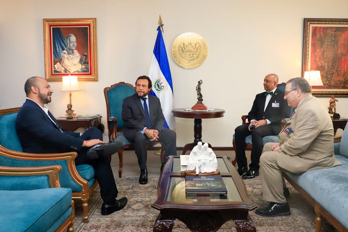 VCpresidenciaSV's tweet photo. El Vicepresidente de la República de El Salvador, Sr. Félix Ulloa hijo (@fulloa51) y el Director Nacional de Educación Superior, Sr. Christian Aparicio recibieron a representantes de la Universidad Estatal de Nueva York, Hudson Valley. https://t.co/9VtirHbrCK