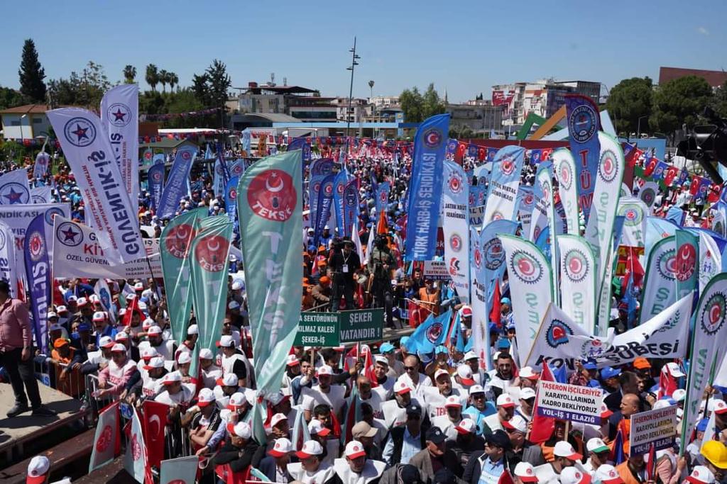 mebiscihaber's tweet photo. TÜRK-İŞ'in kamu işçilerine zam teklifi kabul edilsin!
Kamu işçisi kardeşlerimiz maaş bordrolarını gönderiyorlar. Bizde en yüksek sesle haykırıyoruz!
#KamuİşçisiZamİstiyor @vedatbilgn @csgbakanligi @turkiskonf @KOOPISSENDIKASI https://t.co/T6YoP1UUBn