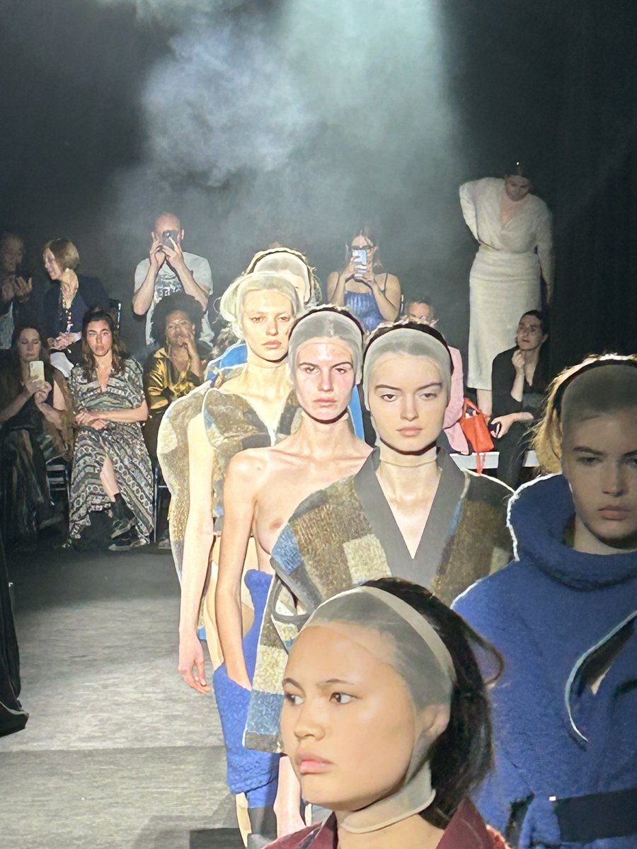 Avui hem acompanyat a la preuada <a href="/TxellMirasTw/">Txell Miras</a> dins la 080. Recordem la Conventual txellmiras.eu/collections/fw…