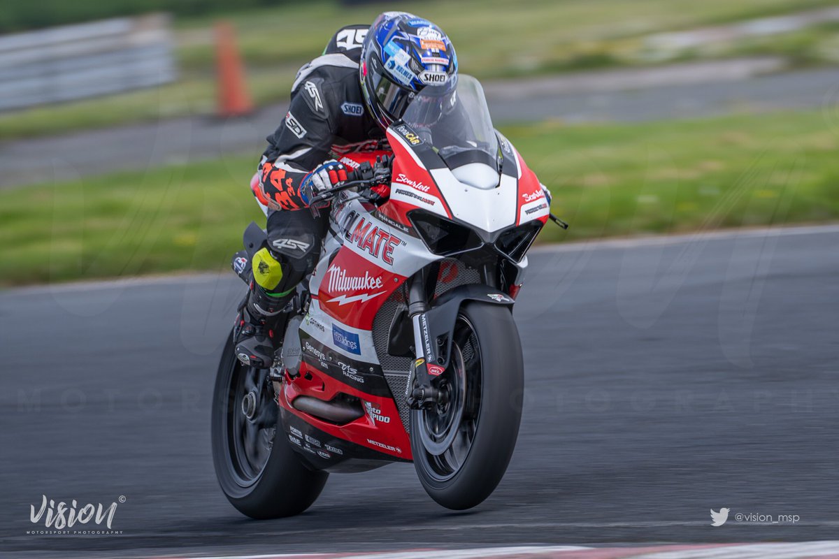 vision_msp's tweet photo. @TASRacing_NI @weewizard34 @northwest200 @DucatiUK @MotoRapidoBSB @Optimas_S @CheshireMould Having watched the V2 at the @OfficialBSB I was honestly looking forward to photographing this today, it’s an absolute work of art.  @TASRacing_NI https://t.co/55TnmVcaZP