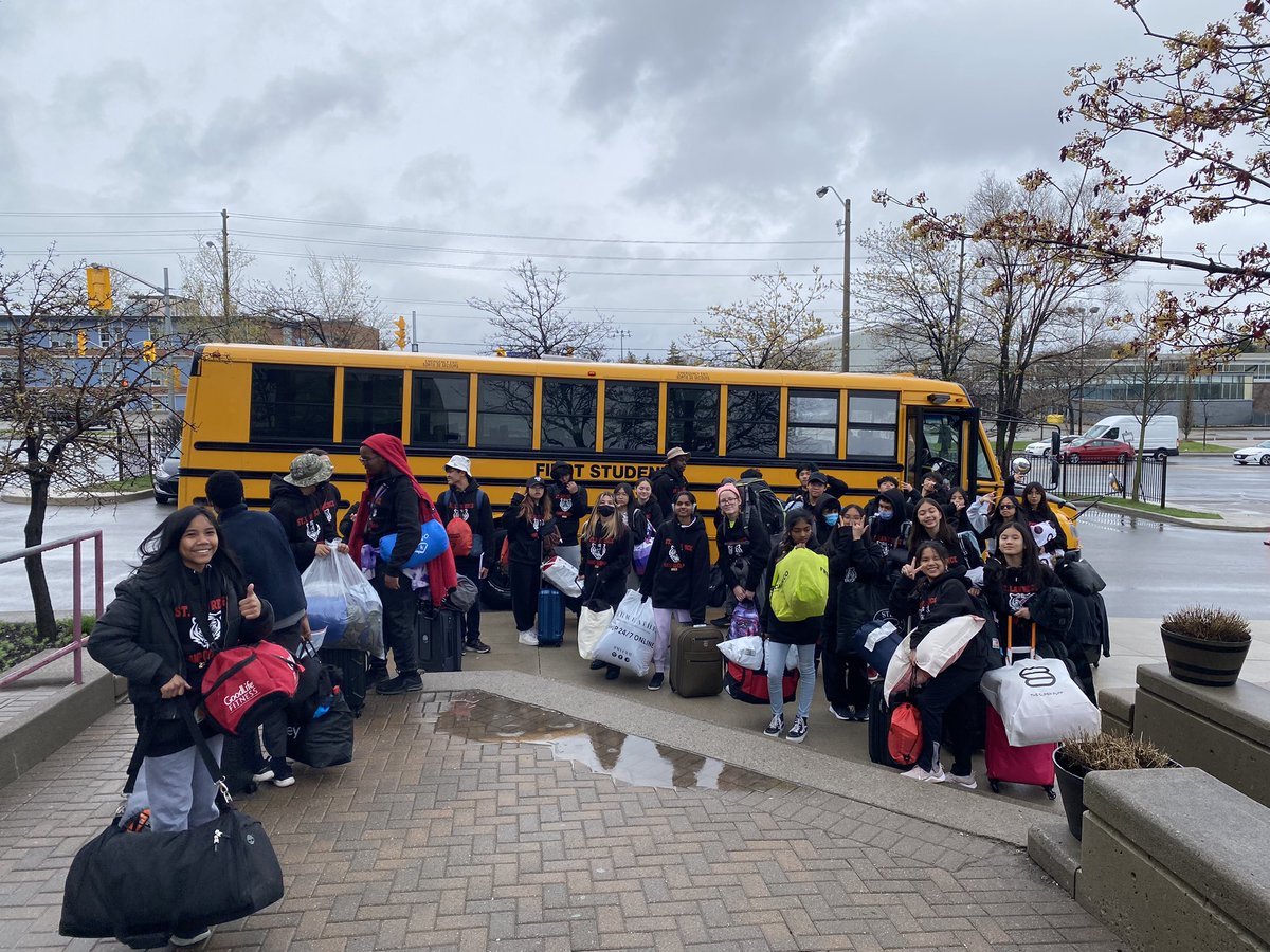 Di_march's tweet photo. Our @StLawrenceTCDSB Tigers are off to Camp O 🚌 @TCDSB @TCDSB_PAguiar https://t.co/gjxeKResc0