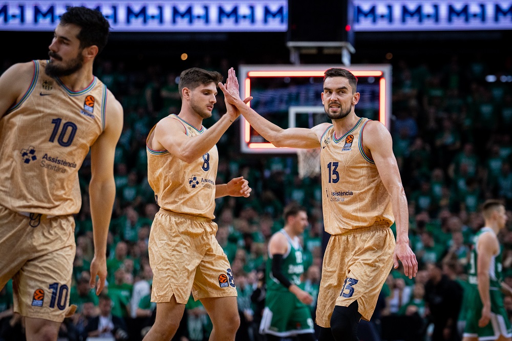 BasquetTotal's tweet photo. #EuroligaxBT | EL PRIMER PASAJERO

Barcelona venció al Zalgiris Kaunas y es el primer clasificado al Final Four. Olympiacos derrotó en la hora a Fenerbahce, mientras que también ganaron Mónaco y Real Madrid.

📝 @Manu_Heat 
👉 https://t.co/qd0DPF09Vs https://t.co/LFMcXjAay7