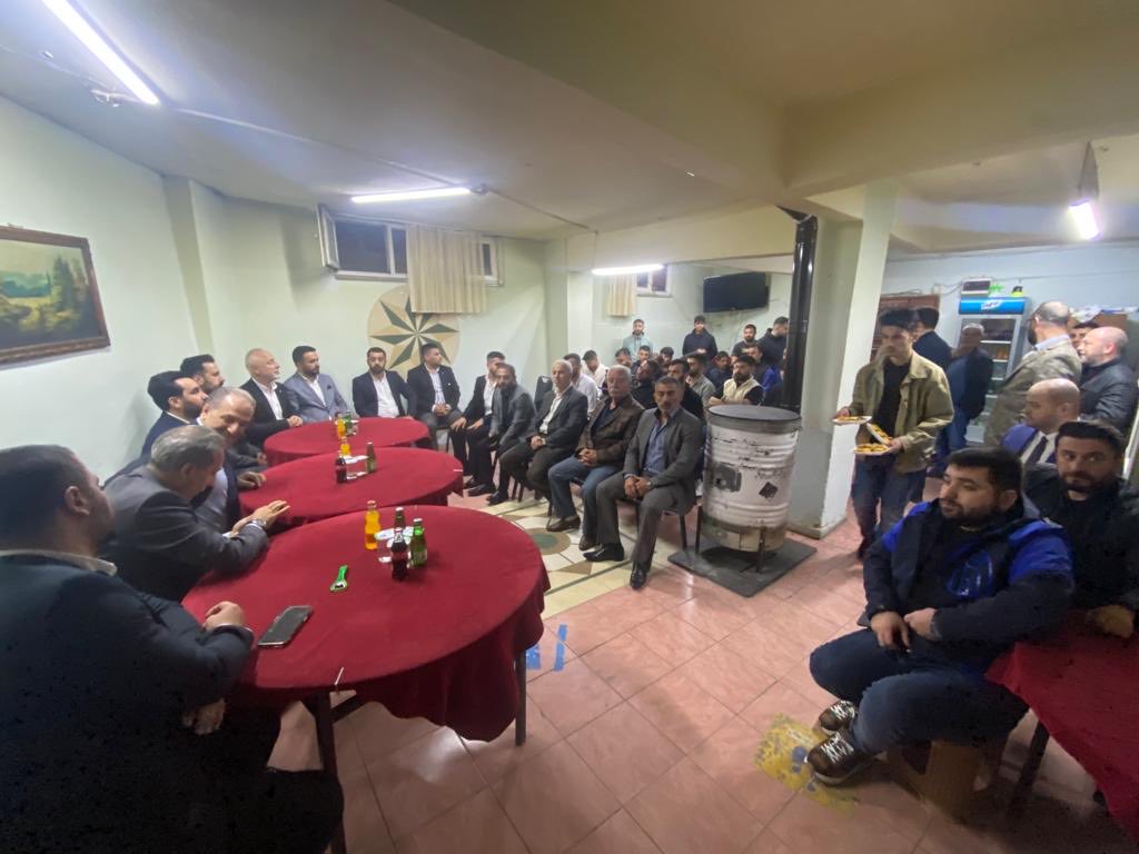 DelenNejded's tweet photo. Sn vekilimiz ⁦@myeneroglu⁩ ile mahmutbey de halk ile buluşma  programı gerçekleştirdik ⁦⁦@alibabacan⁩ ⁦@medeniylmz⁩ ⁦@ErkanSANLI__⁩ ⁦@MSTahincioglu13⁩ ⁦@sinanharsak⁩ ⁦@muhsinkececi⁩ ⁦@emrah_tellioglu⁩ ⁦⁦@drerhanerol⁩ https://t.co/qqrizcvyl0