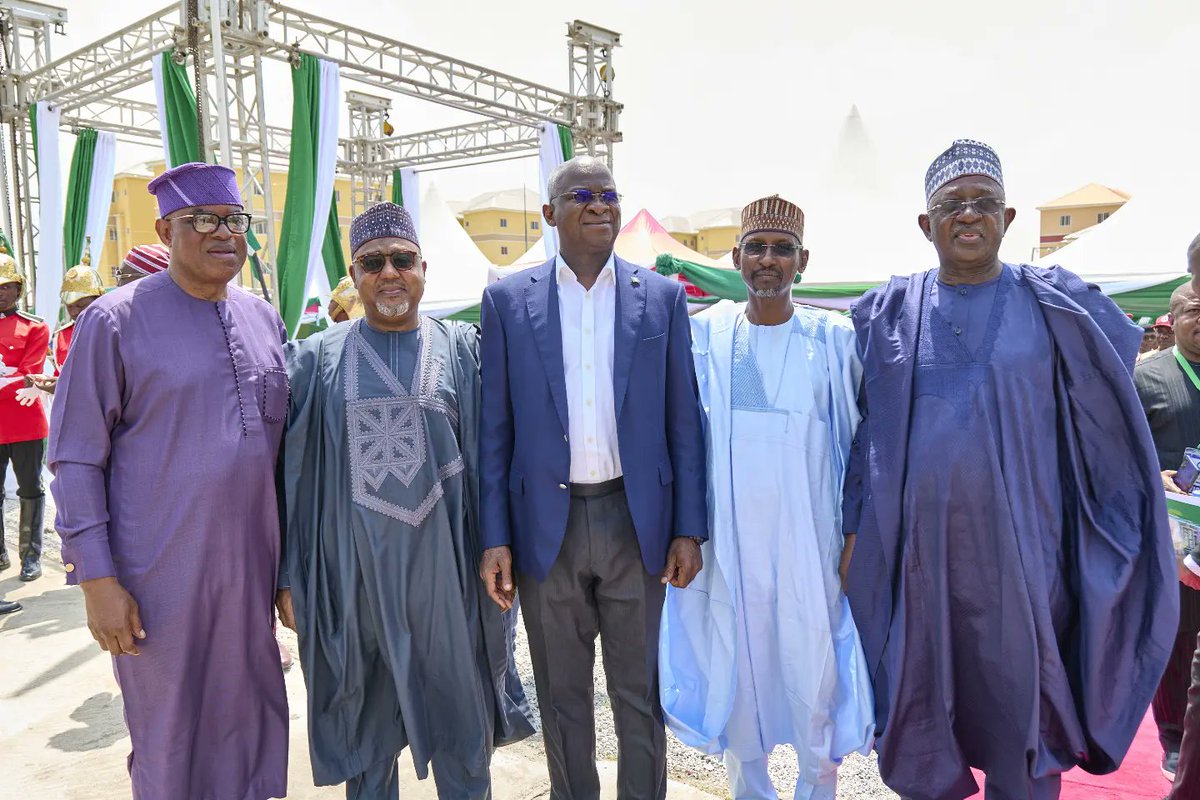 hon_umarelyakub's tweet photo. Commissioning of the Federal Housing Commission (FHA) Zuba Housing Estate, Zuba FCT https://t.co/0IXdvzWDNb
