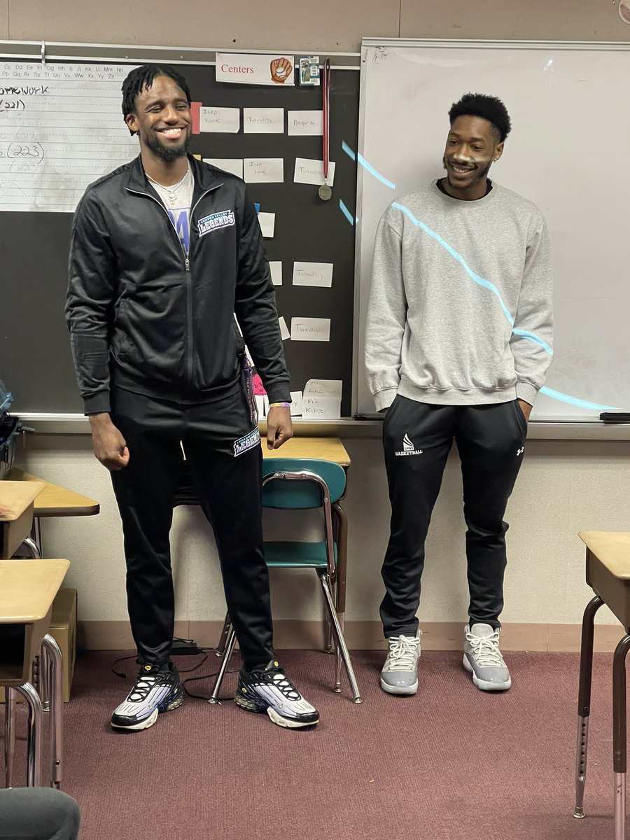 asdcentral's tweet photo. @LVLegendsBBall were in the Eagle’s nest again!! Today, they spent time with our 5th graders and they can’t wait to come back next week to host a bball clinic! #basketball #lvlegends #lehighvalley #nba @AllentownSD @toomraider1 https://t.co/O9g4DktaMb