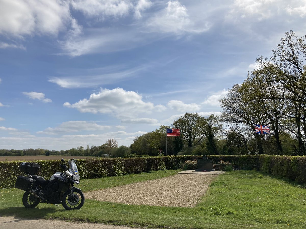 Went looking for this humble little #Norfolk memorial after work. Dedicated to 466th Bomb. Group who flew B24 Liberators from RAF Attlebridge in #WW2. Something very touching about small, inconspicuous sites like this. And the #East is flush with them! #History #Biker #USAF