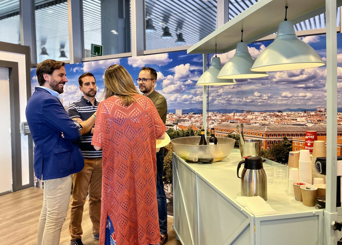 ricohspain's tweet photo. 🎾El mejor tenis, con @ricohspain desde lo más alto. Nuestros clientes disfrutan de @MutuaMadridOpen y el emocionante partido de @carlosalcaraz, un gran logro para encarar la recta a semifinales.
¡Toda nuestra energía, apoyo y que viva el tenis!

#RicohMMOpen #LeadingChangeAtWork https://t.co/8mJGS0dNlw