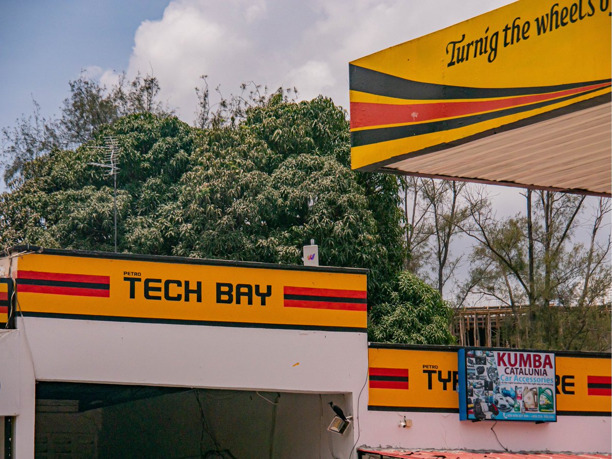 WorldMobileTeam's tweet photo. 📍LOCATION: Petro, Zanzibar
✅ STATUS: #AirNodes Installed

Today we’re visiting one of the many petrol stations in #Zanzibar responsible for keeping the wheels of the island turning.

In addition to offering a range of petrol options, this location also offers various essential services, including car washes, tyre repairs, and basic mechanic work.

To enhance customer and employee experience, the station is equipped with an #AirNode that provides seamless and reliable connectivity. Customers waiting for a tyre change or car wash can now connect to the #WorldMobile network and stay entertained by messaging friends, browsing social media, or streaming YouTube videos.

Likewise, employees can utilise the network to research various car repairs, order parts and equipment, and perform their duties with greater efficiency.

#StrongerConnected #DeWi #Telco