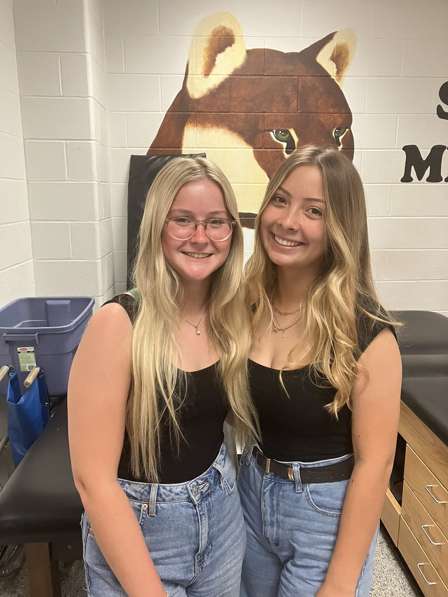ClarkHSTrainers's tweet photo. Happy Birthday @EmmaCimaroli 🥳Thanks for hanging out at Spring 🏈 on your special day!! It seems to be a tradition. Guess you’ll have to keep coming back 🥰 @FbCougar @clarkcougarsbb #ClarkTexas https://t.co/sM7RekKTFy