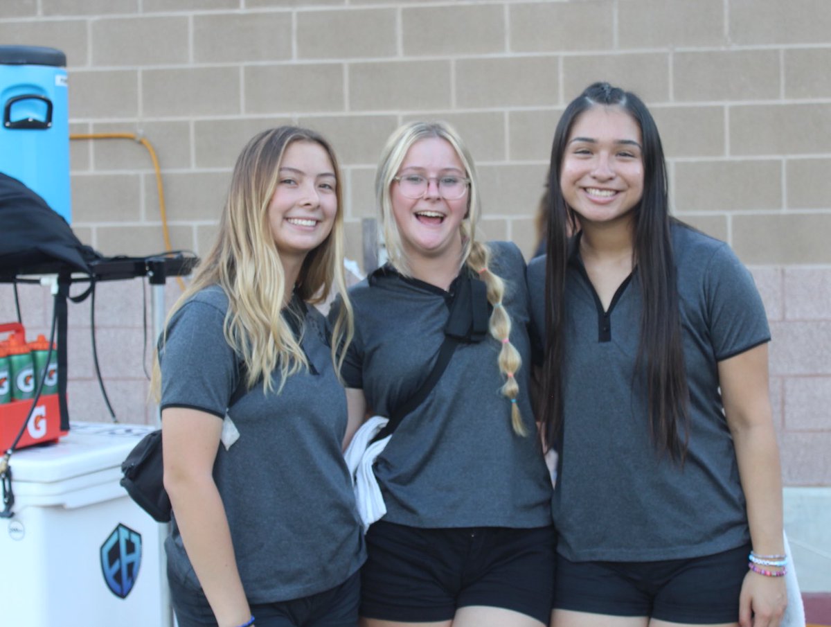ClarkHSTrainers's tweet photo. Happy Birthday @EmmaCimaroli 🥳Thanks for hanging out at Spring 🏈 on your special day!! It seems to be a tradition. Guess you’ll have to keep coming back 🥰 @FbCougar @clarkcougarsbb #ClarkTexas https://t.co/sM7RekKTFy