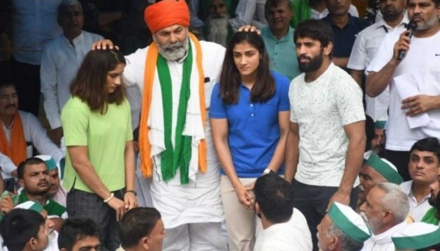 Harendratauu's tweet photo. निकलो बाहर मकानों से जंग लड़ो बेईमानो से।

जंतर मंतर के लिये लोग निकल चुके है आप सभी अधिक से अधिक सँख्या में तुरन्त जंतर मंतर पहुँचे।
#दिल्ली_पुलिस_शर्म_करो https://t.co/30Pzo8Oy0b