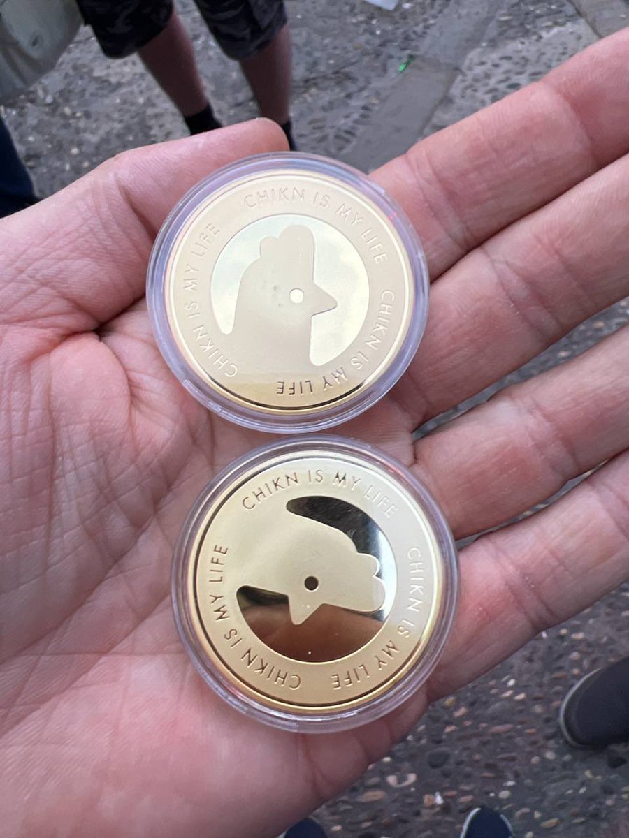 One coin will travel to Mallorca in a few days, honored to have one of the @WojakSatoshi’s OG coins. Bok bok!!
#WeAreCoop