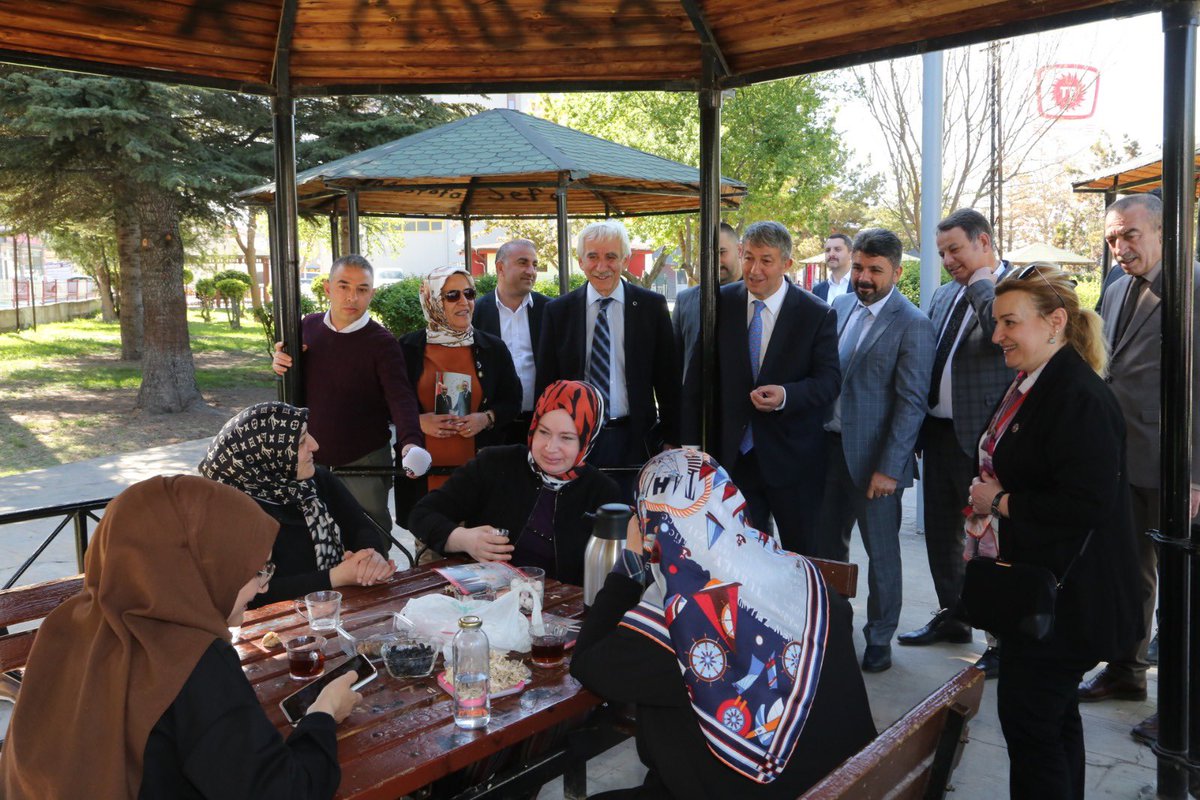 HaberalErkan's tweet image. Sevdamız millet, işimiz hizmet düsturuyla çıktığımız bu yolda;

Etimesgut ilçe teşkilatımızla birlikte, #Etimesgut/ #İstasyon caddesinde esnaf ve vatandaşlarımızı ziyaret ediyoruz.
@MHP__Etimesgut
#MHP
#HepBirlikte