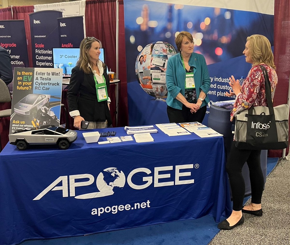 apoweb's tweet photo. Patty Torrez, Manager of Digital Customer Engagement at PNM says hello to Apogee's Kim Johnson at CS Week. Patty is seeing great results and delivers value to PNM customers by delivering personalized video bill explanations and energy analysis tools on a regular basis. https://t.co/NulhBOPgRl