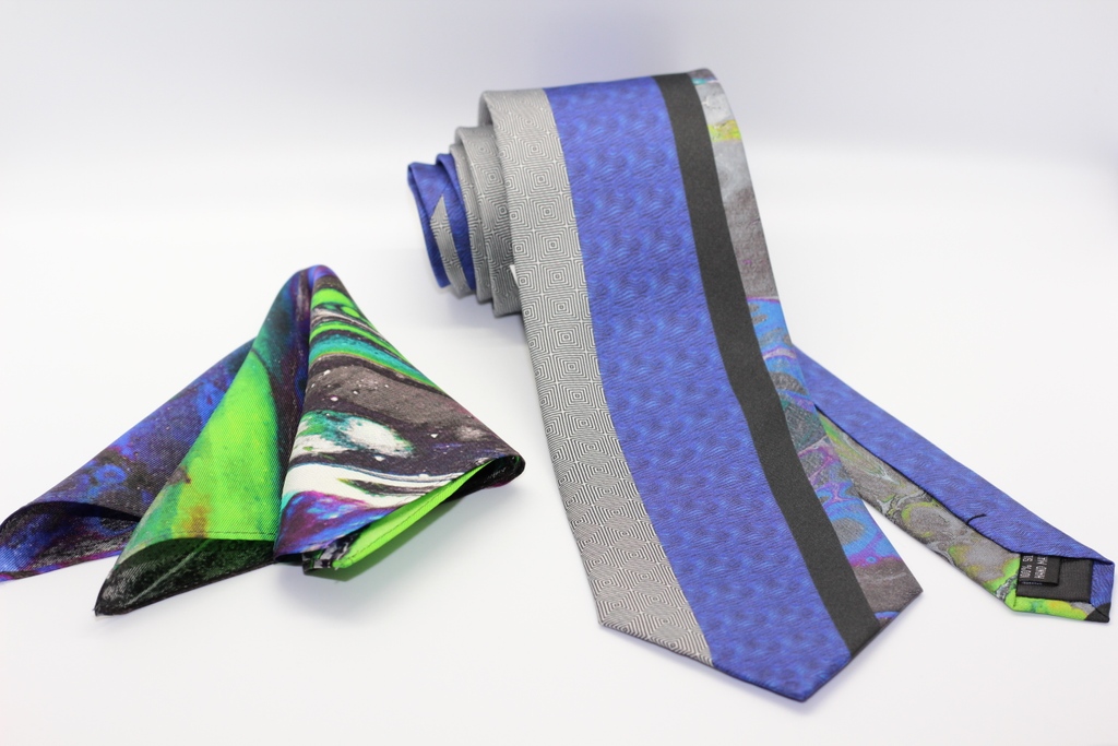 Tie of the Day: Royalty
100% silk
Fits all

#tuxedo #pocketsquare #formalwear #vintagetie #dapper #mnswr #suitandtie #satorial #ootd #britishstyle #barbour #todaysoutfit #preppy