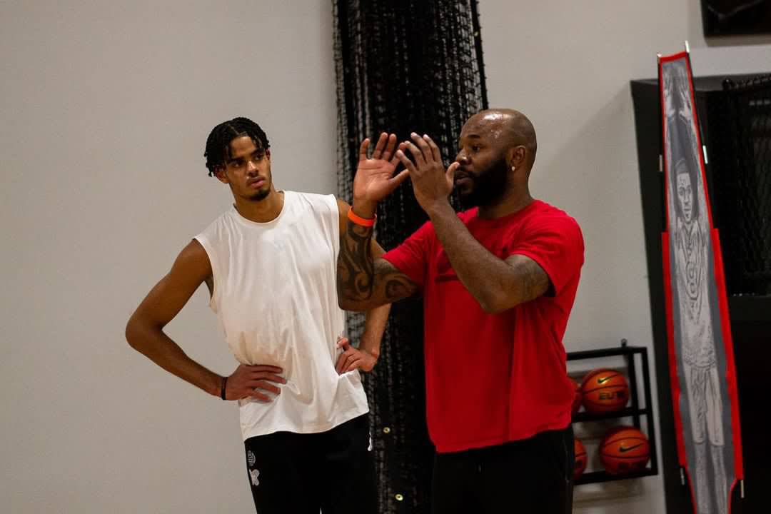 shoot360's tweet photo. 🏀🇫🇷 @rayanrupert12 a 6'7'' prospect from France, has been in the gym training for the 2023 NBA draft with @Shoot360DFW! Rupert is projected by ESPN, Yahoo, and CBS as a 1st round pick in June. We are excited to follow his journey to the NBA! https://t.co/E6YqeVGvWi