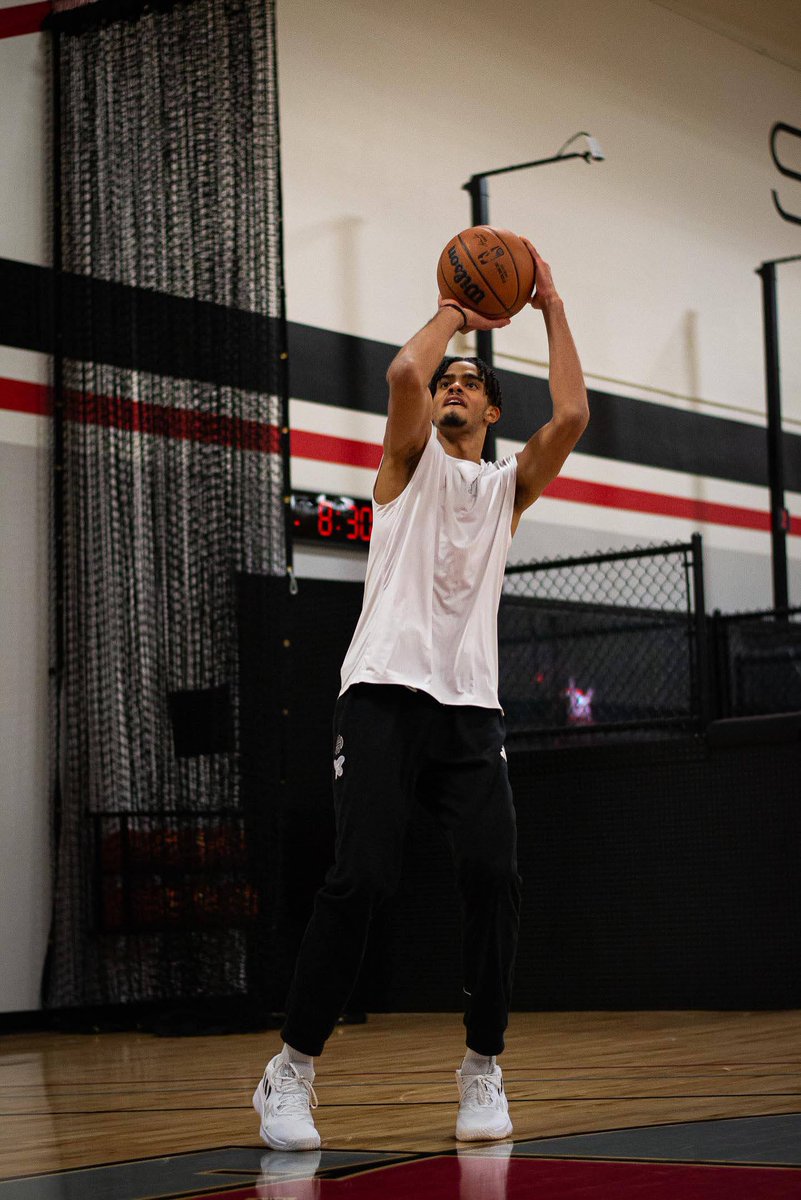 shoot360's tweet photo. 🏀🇫🇷 @rayanrupert12 a 6'7'' prospect from France, has been in the gym training for the 2023 NBA draft with @Shoot360DFW! Rupert is projected by ESPN, Yahoo, and CBS as a 1st round pick in June. We are excited to follow his journey to the NBA! https://t.co/E6YqeVGvWi