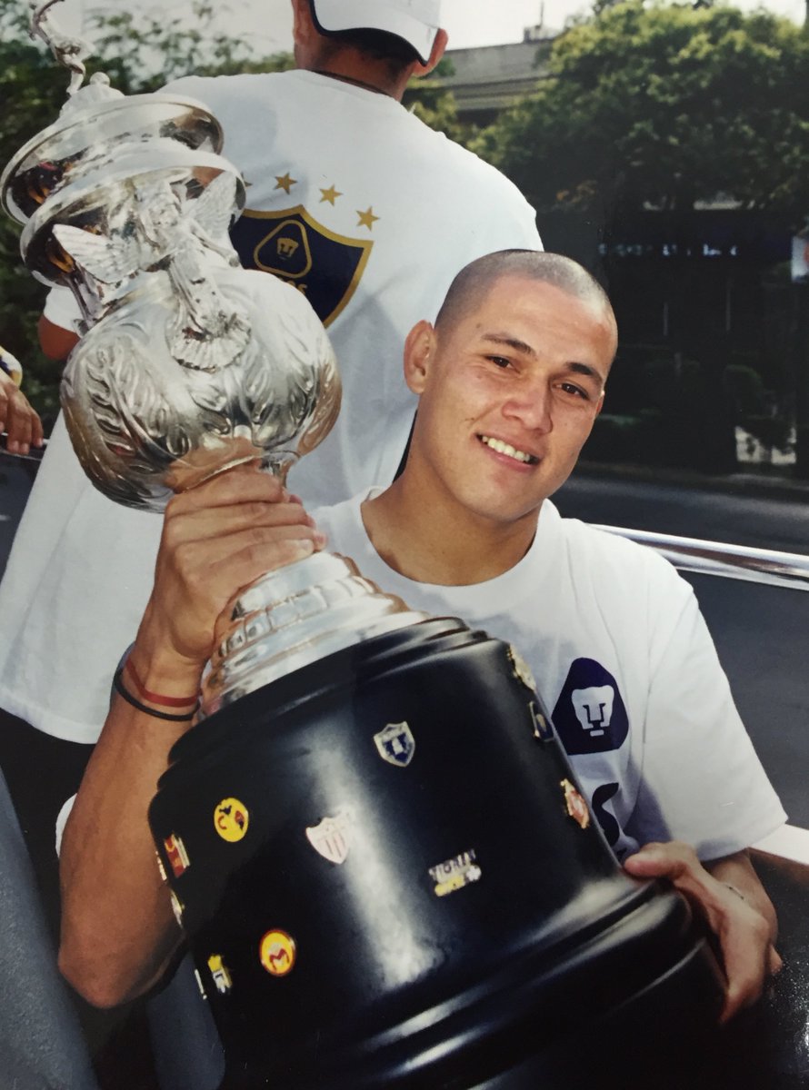 RockCervezaPuma's tweet photo. ¿Para ustedes que simboliza Darío Verón?
#EternoCapitano 🇵🇾🏆 https://t.co/P1VcmDK5TR