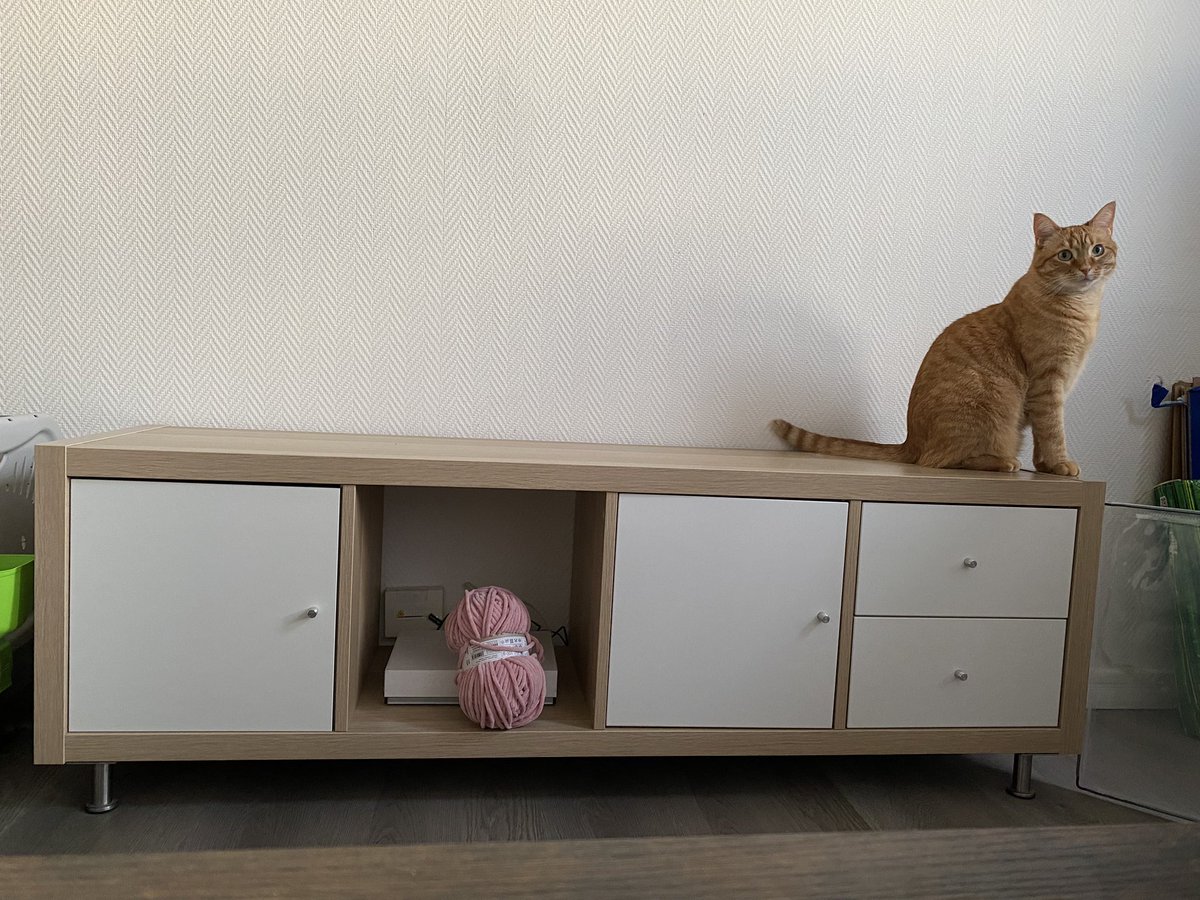 toti_lisa's tweet photo. Je donne un meuble tv/box si ça intéresse, c’est gratuit 😉 146,5 cm de long sur 36,5 cm en profondeur et 49,5 cm de haut. A venir chercher sur Mons-en-Barœul (déménagement) https://t.co/b7Z6oYV9De
