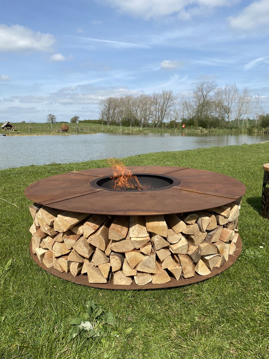 FirepitCompany's tweet photo. Spent some time this afternoon taking proper photos of the low firepit table with storage. Great afternoon for it, but we need to go back later for some evening shots. How do you think it looks? 
#fire #garden
#firepit #logstore #productdesign #madeinbritain🇬🇧 #productphotography https://t.co/ANAmpvv1Ev