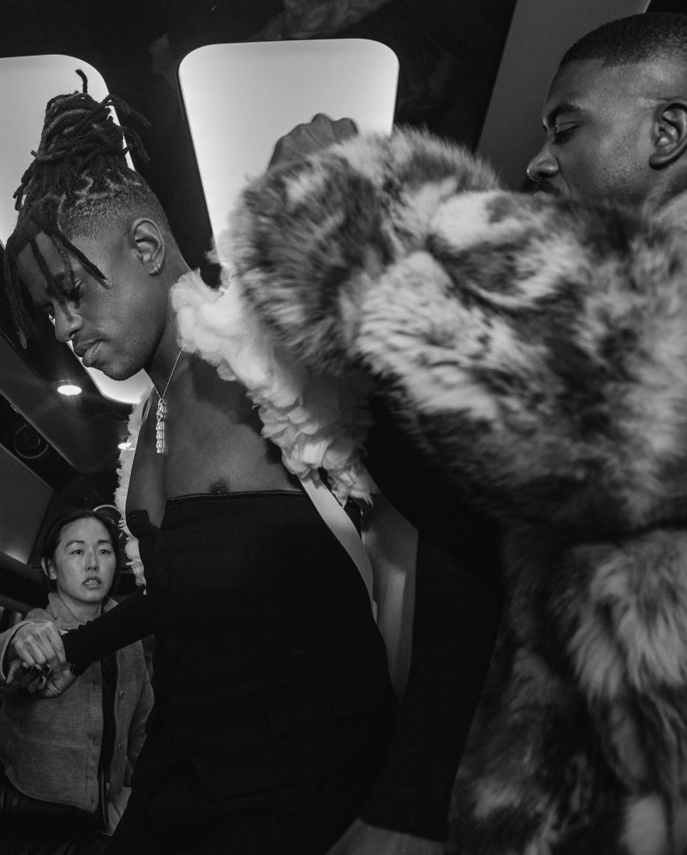 17Hertz's tweet photo. Congrats to @jeremypope, @balmain, &amp; @ugomozie for their stunning collab at the Met Gala! They showcased the power of diversity &amp; creativity in fashion. As Karl Lagerfeld said, "Fashion is in the sky, in the street...what is happening." Excited to see what they do next! #MetGala https://t.co/nAjfUFZs7i