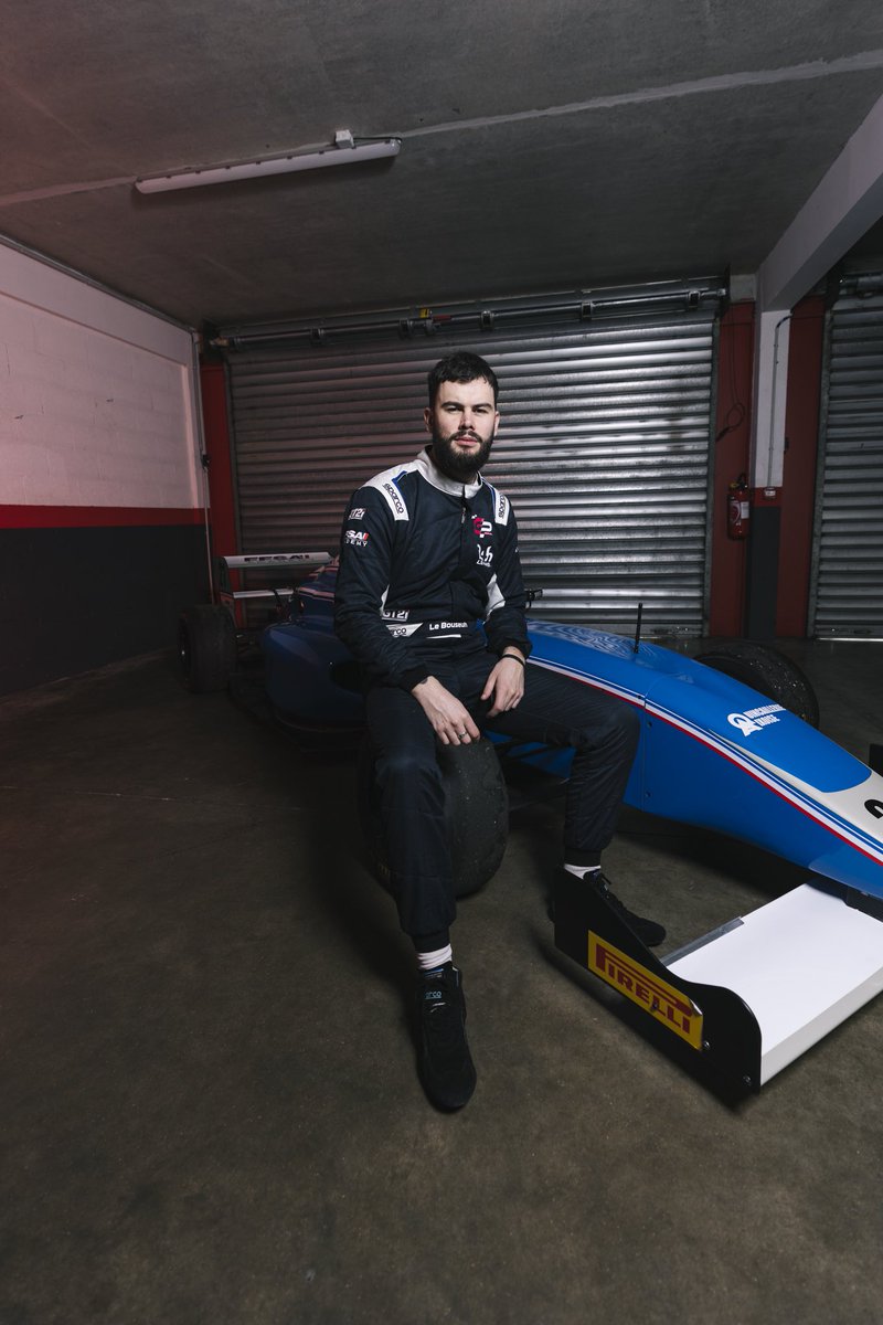 LeBouseuh's tweet photo. Prêt pour cette édition 2 du GP Explorer 2️⃣🏎️💨
Évidemment je remercie Lucas et son équipe pour l’invitation 💙
J’espère pas vous décevoir 💩💪🏼 https://t.co/jSZgzxayef
