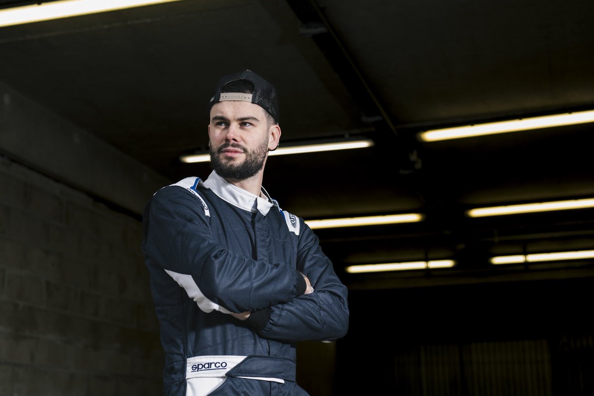 LeBouseuh's tweet photo. Prêt pour cette édition 2 du GP Explorer 2️⃣🏎️💨
Évidemment je remercie Lucas et son équipe pour l’invitation 💙
J’espère pas vous décevoir 💩💪🏼 https://t.co/jSZgzxayef