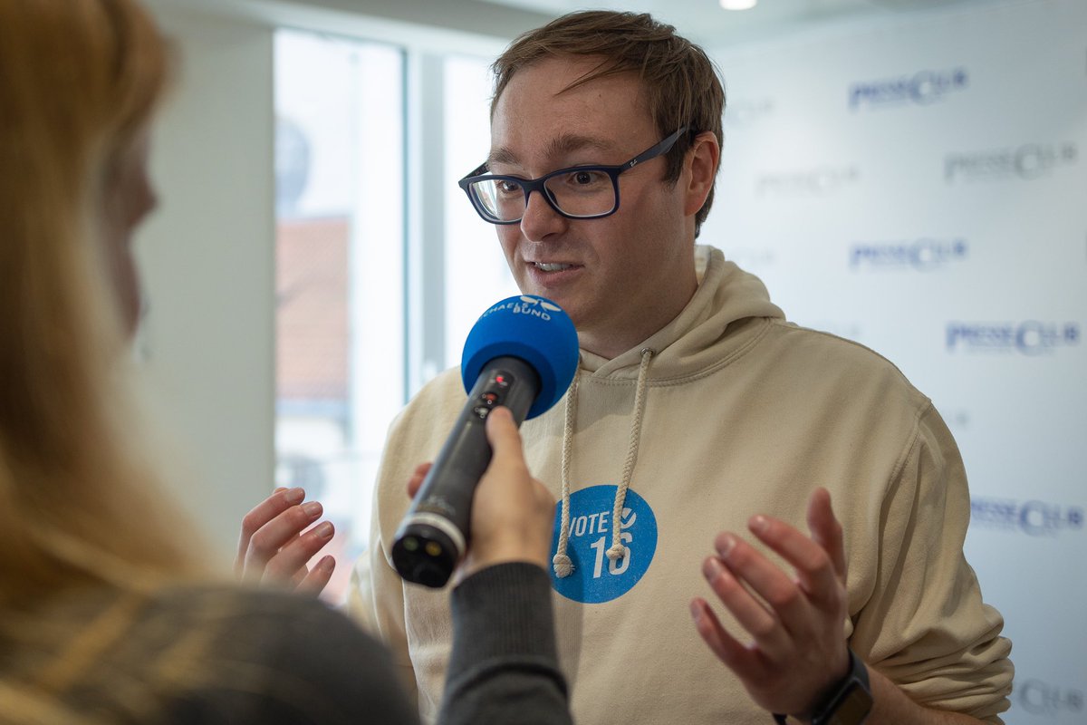 Bayerischer Jugendring (BJR) (@_bjr_) on Twitter photo Präsident <a href="/SeitzPhilipp/">Philipp Seitz</a> zum Start des Volksbegehrens von <a href="/wahlalter16/">Vote16 - Wahlrecht ab 16 in Bayern</a>: „Wagen wir mehr #Demokratie in Bayern und verankern wir das Wahlalter 16 in der Bayerischen Verfassung!“
#wahlalter #wahlalter16 #vote16
👉🏼 PM unter bjr.de/service/presse…
👉🏼 Infos: vote-16.de Präsident <a href="/SeitzPhilipp/">Philipp Seitz</a> zum Start des Volksbegehrens von <a href="/wahlalter16/">Vote16 - Wahlrecht ab 16 in Bayern</a>: „Wagen wir mehr #Demokratie in Bayern und verankern wir das Wahlalter 16 in der Bayerischen Verfassung!“
#wahlalter #wahlalter16 #vote16
👉🏼 PM unter bjr.de/service/presse…
👉🏼 Infos: vote-16.de