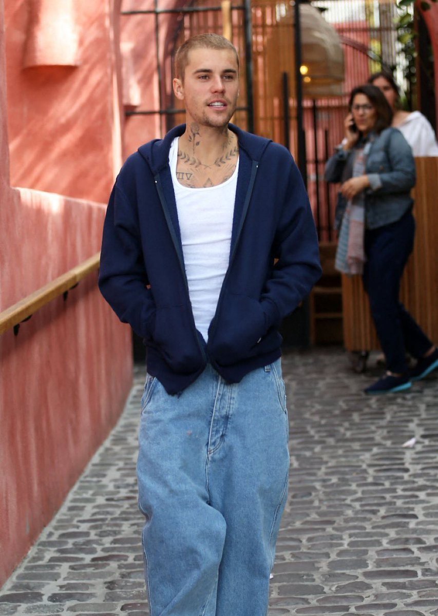 lovesudifferent's tweet photo. HE LOOKS PHENOMENAL WHAT THE HELL https://t.co/5h663nJ4yG