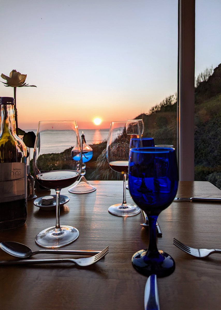 Sunset vibes. #sunset #seaviewrestaurant #wineanddine #finedining #rocksrestaurant #woolacombe