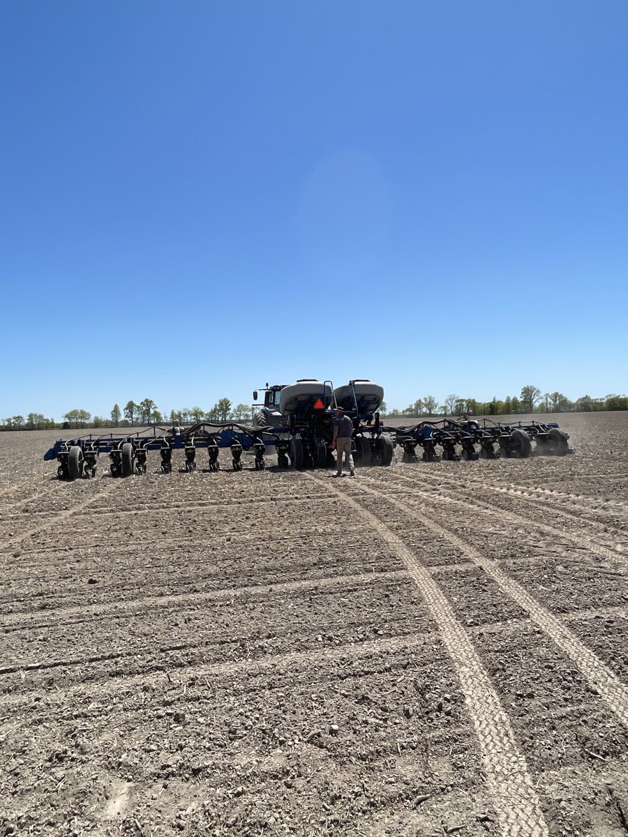 Another ⁦<a href="/ChannelSeed/">Channel Seed</a>⁩ corn plot in the ground in Bond county today! More plots = stronger field data for our Channel Seedsmen to accurately place products on the right acre for their customers! ⁦@BrianRudolphi⁩ #plant23