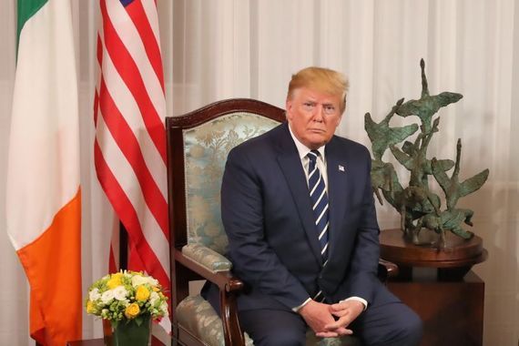 ChrisFaulkner97's tweet photo. The media and the looney left might paint a false picture in an attempt to indoctrinate the sheep. But, Ireland welcomes you @realDonaldTrump, welcome to Doonbeg 45🇮🇪💪👋
#Trump #Doonbeg #Ireland https://t.co/HexrXRzLV7
