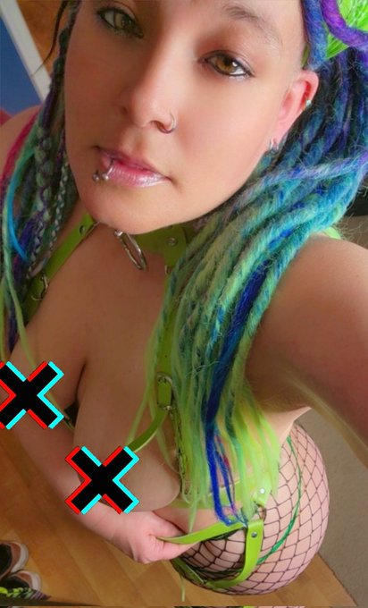 Alluringerotica’s pics and videos