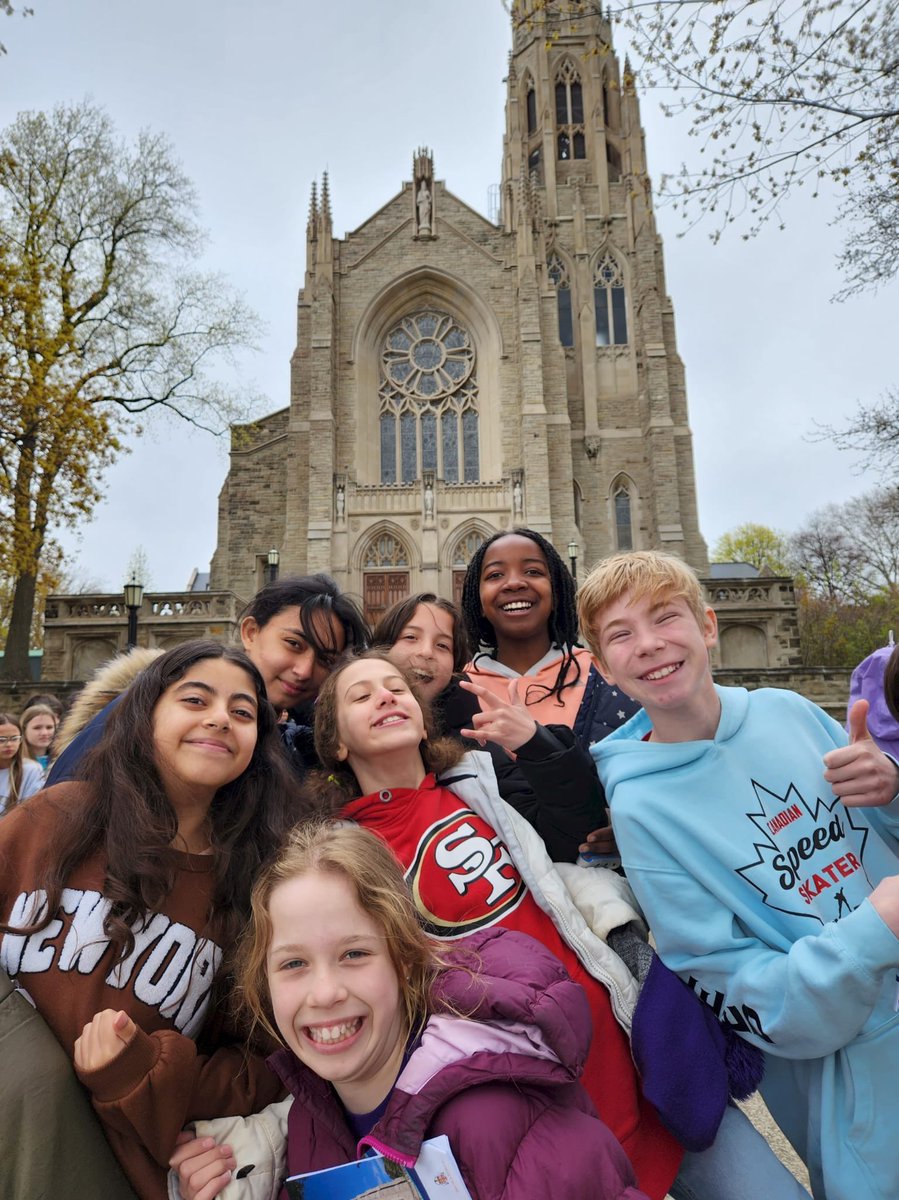 EECStNicolas's tweet photo. Visite des élèves de sixième année à la Cathédrale de Hamilton où nous avons eu la chance d'être accueillis par l'évêque lui-même, le Père Wayne Lawrence Lobsinger.  Voici quelques photos https://t.co/Wk0iMWe1MB