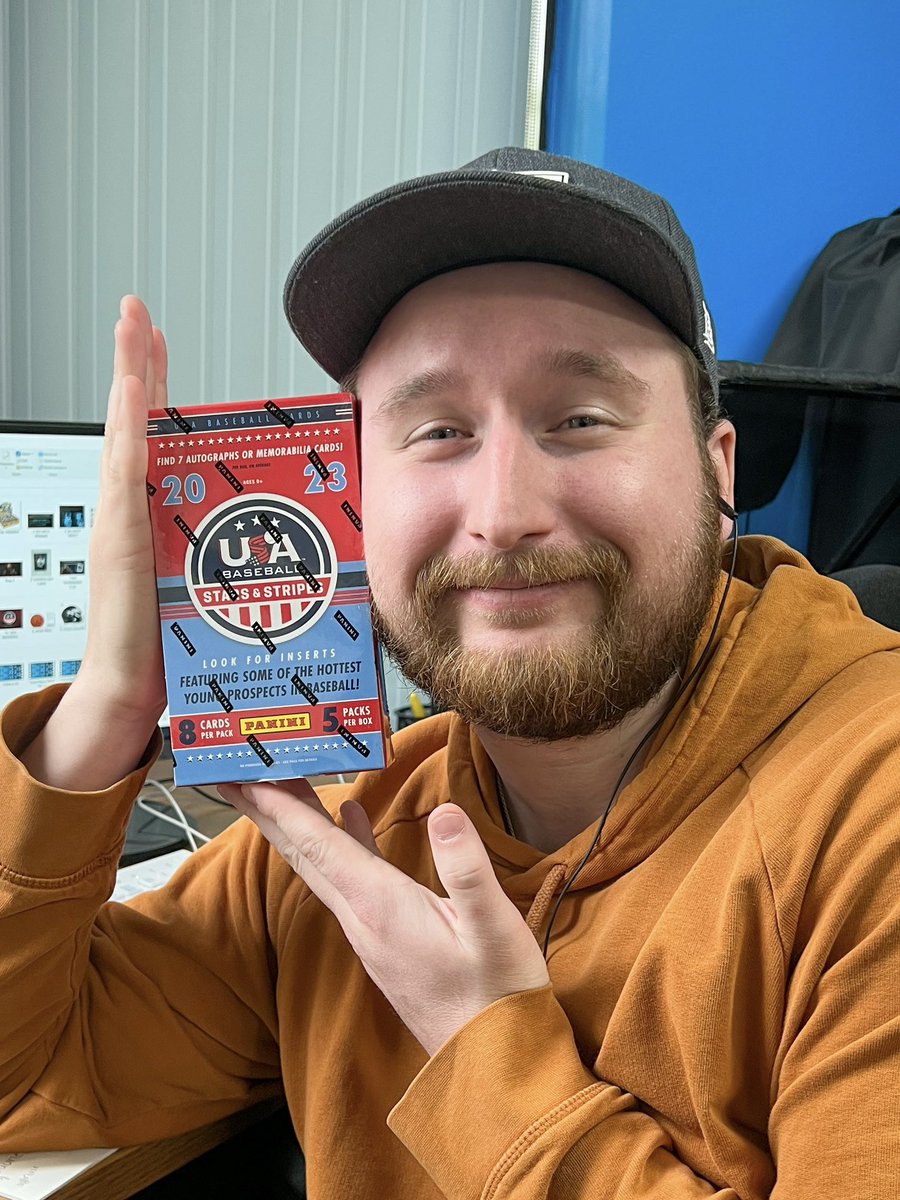 dacardworld's tweet photo. 🚨GIVEAWAY🚨

We’re giving away this box of 2023 @panini USA Stars &amp; Stripes Baseball!!

To enter:
• RT this tweet
• Comment your favorite baseball prospect right now 👀

*winner announced 4/10* https://t.co/Tw7lYNhOsQ
