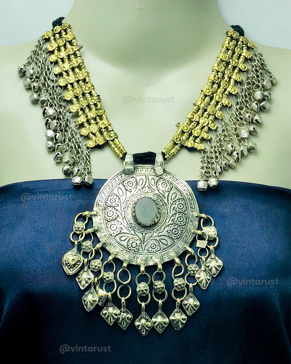 vintarust's tweet image. Nomadic Turkmen Necklace With Dangling Bells. 

Shop Now:
buff.ly/3Vw9W5z

#turkmennecklace #danglingbells #silverwork #geometricpatterns #turkmenculture #jewelrymasterpiece #festiveoccasions #everydaywear #elegantlook #queenlyjewelry #uniqueaddition #eyecatching