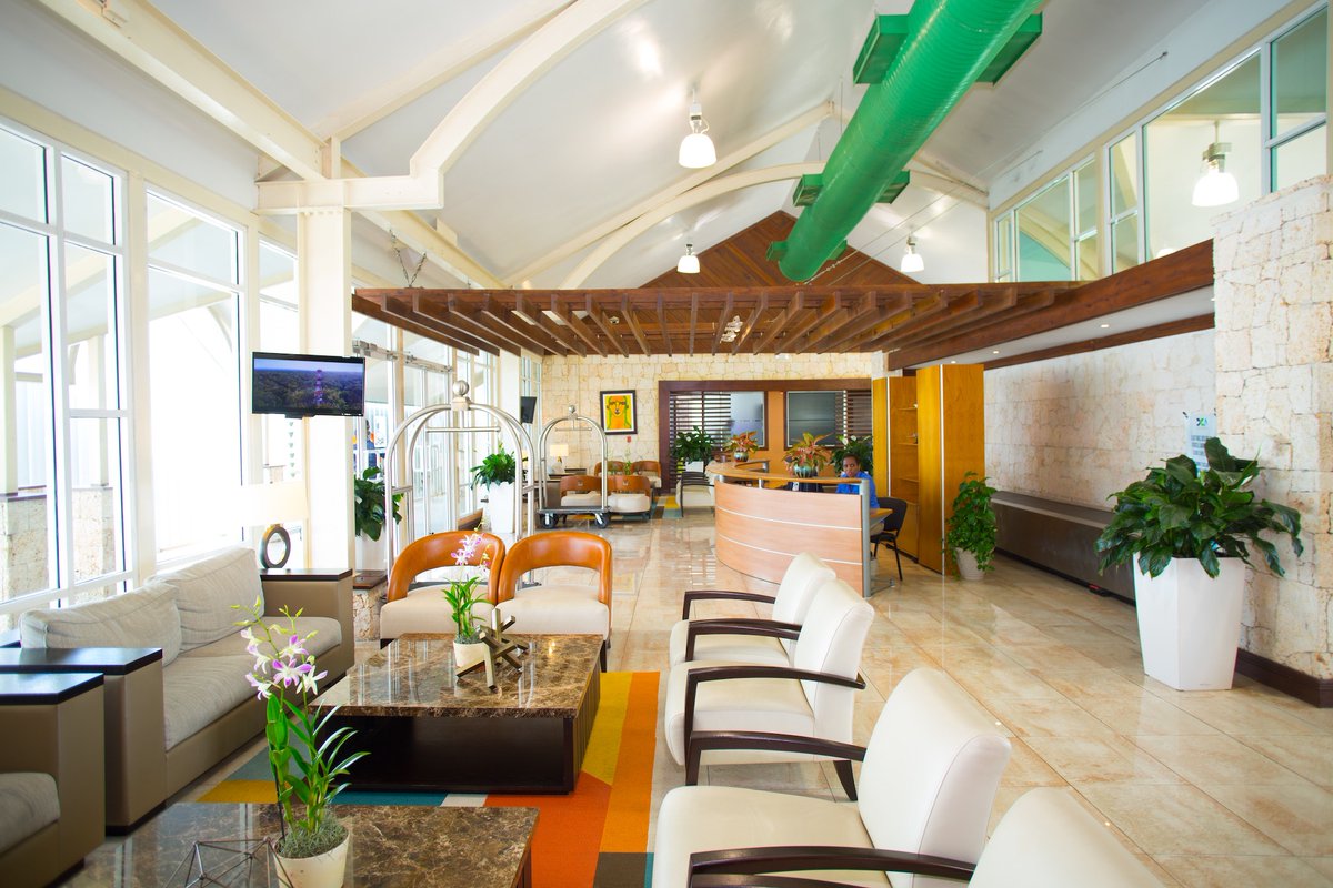 LaRomanaAirport's tweet image. Experience unbeatable luxury at LaRomana&apos;s Private Aviation Terminal. Our facilities &amp;amp; services es are tailored to cater to your every Need. We welcome you to come and experience it by yourself!

#airport #travel #VIPServices #aviation #crew #aircraft #hotel #GoDomRep #laromana