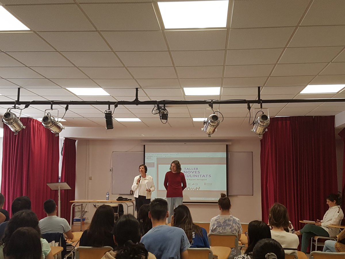 Hoy hemos tenido el placer de contar,en el <a href="/IesFSL/">IES Font de Sant Lluís</a>, con Agustín Zaragozà,  que ha impartido  el taller  " Nuevas masculinidades",  al alumnado de 4° de la ESO, taller muy interesante y necesario, para deconstruir la masculinidad hegemónica #coeducación